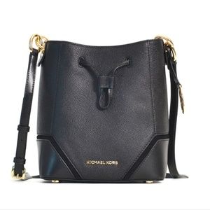 Michael kors. Nicole Bucket Bag.